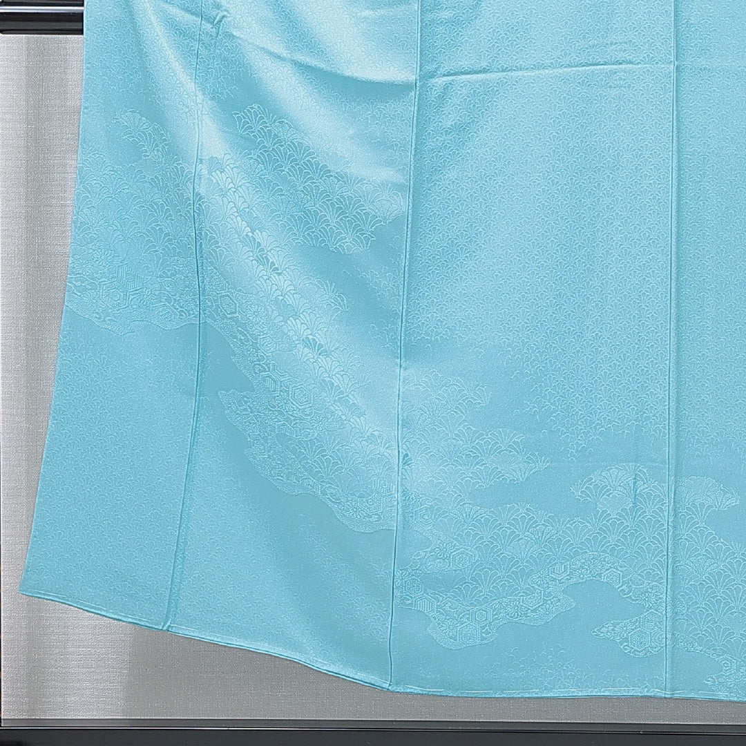 色無地 袷 身丈151cm 裄丈61cm 正絹 Aランク Sサイズ 広衿 一つ紋(五三桐) セミフォーマル 紋意匠 菊 無地 水色系 1214-15900