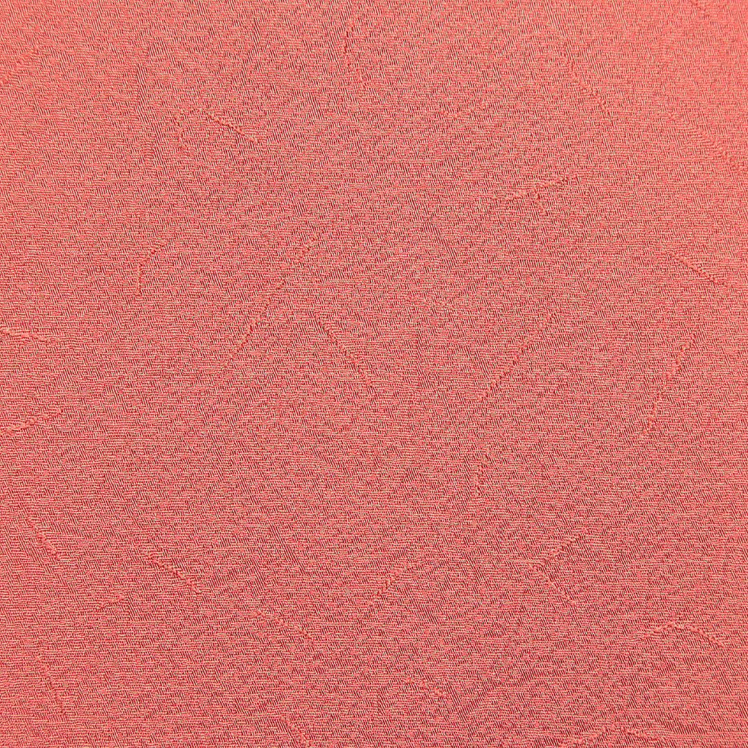 色無地 袷 身丈159cm 裄丈65cm 正絹 Sランク Mサイズ 広衿 一つ紋(丸に桔梗) セミフォーマル 紋意匠 創作柄 織り出し 赤系 朱系 1214-15653