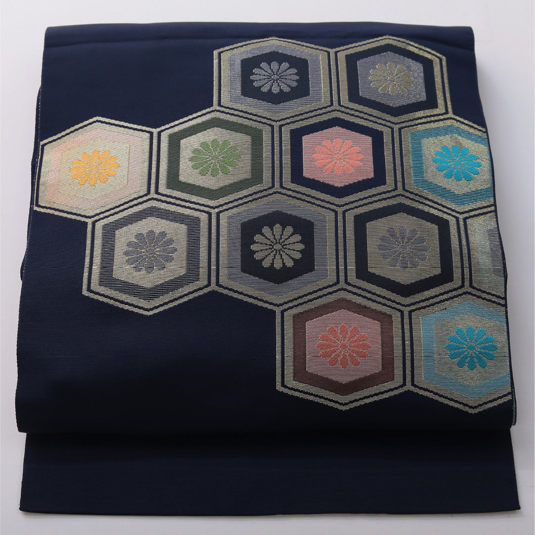 八寸名古屋帯 帯丈359cm カジュアル 松葉仕立て 全通 Sランク 正絹 博多織 菊亀甲 紺系 1224-03652