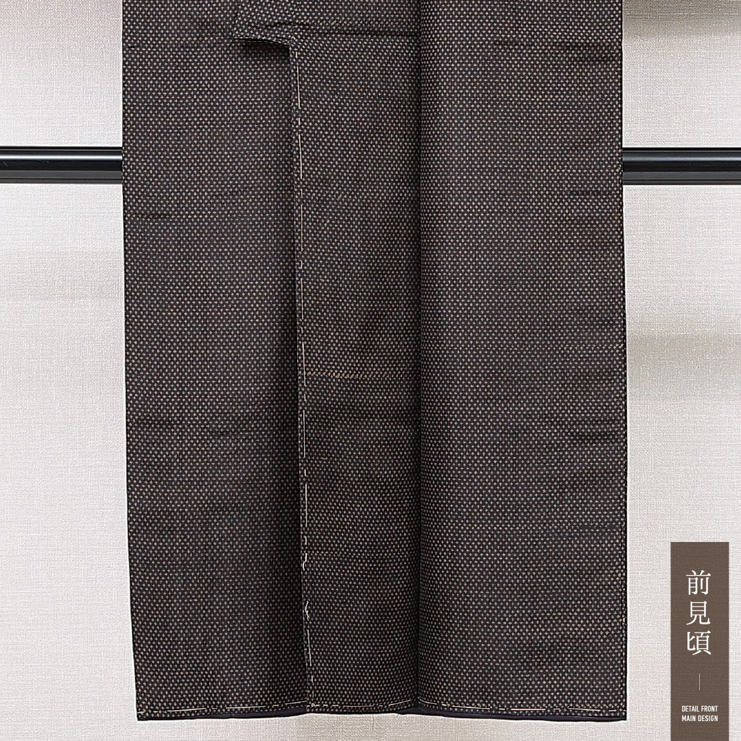 男着物 袷 身丈133cm 裄丈63cm 正絹 Sランク カジュアル 棒衿 XSサイズ 十字絣 茶系 RP 1224-15059