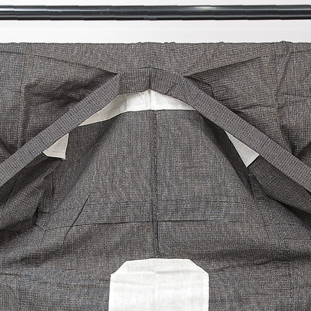 男着物 単衣 身丈137cm 裄丈64cm 正絹 Sランク Sサイズ 棒衿 カジュアル 居敷当て 肩当て 無地 黒系 1219-15237