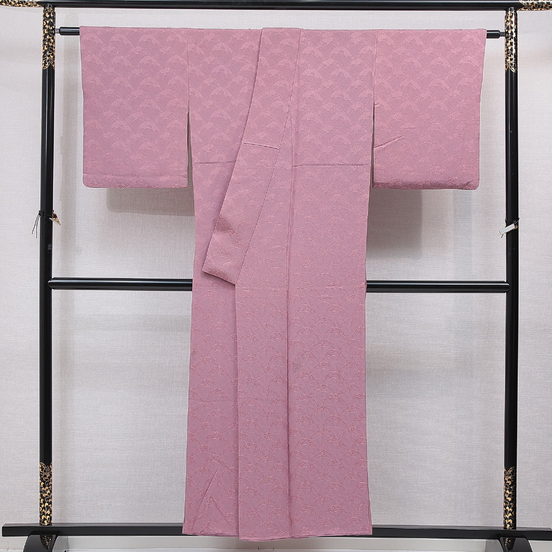 色無地 袷 身丈152cm 裄丈64cm 正絹 Sランク 一つ紋 (四ツ目菱) 紋意匠 (源氏車) セミフォーマル 広衿 Sサイズ 紫系 RP 1219-15498