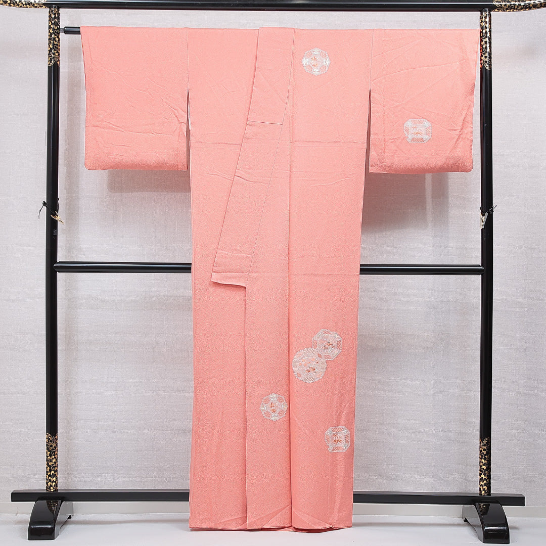 付下げ 袷 身丈161cm 裄丈67cm 正絹 Cランク インフォーマル 広衿 Lサイズ 蘇州刺繍 鏡裏文 花柄 ピンク系 HP 1218-15495