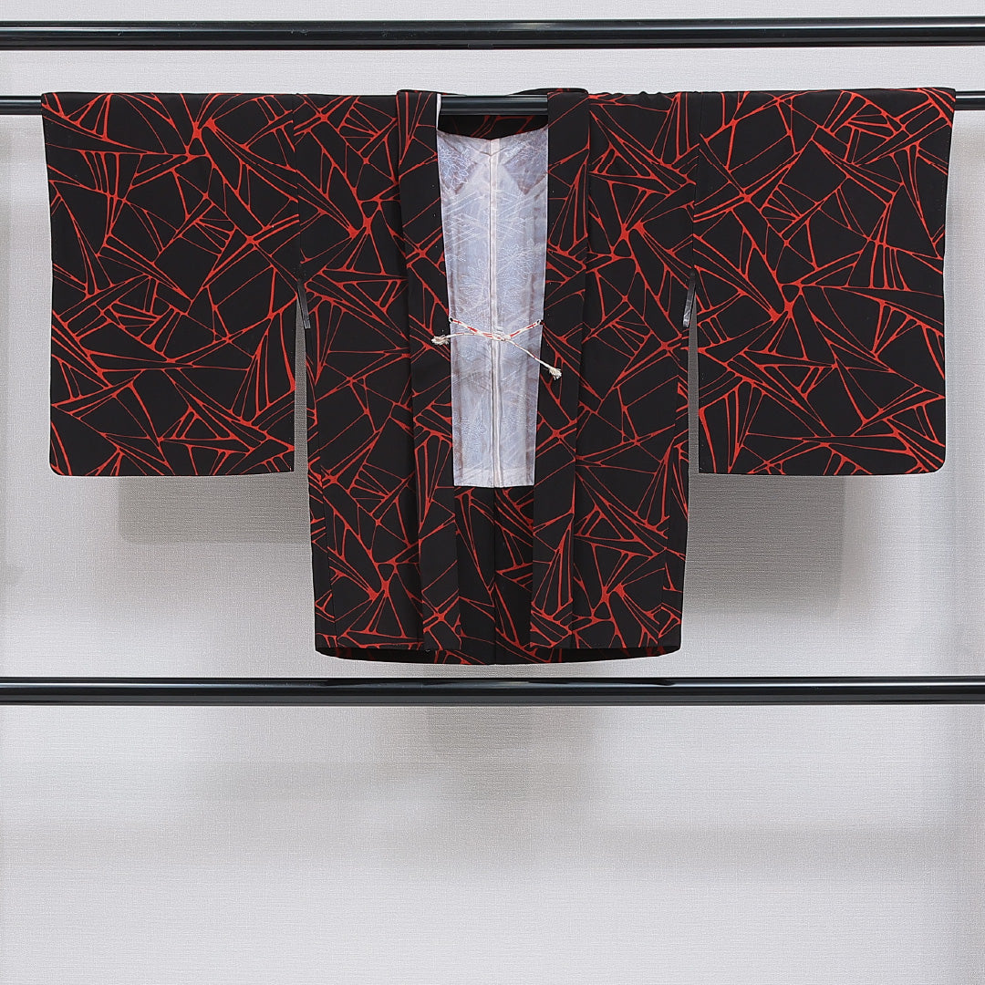 羽織 袷 身丈74cm 裄丈63cm 正絹 Bランク Sサイズ カジュアル 紐あり ちりめん 抽象柄 黒系 1217-16158