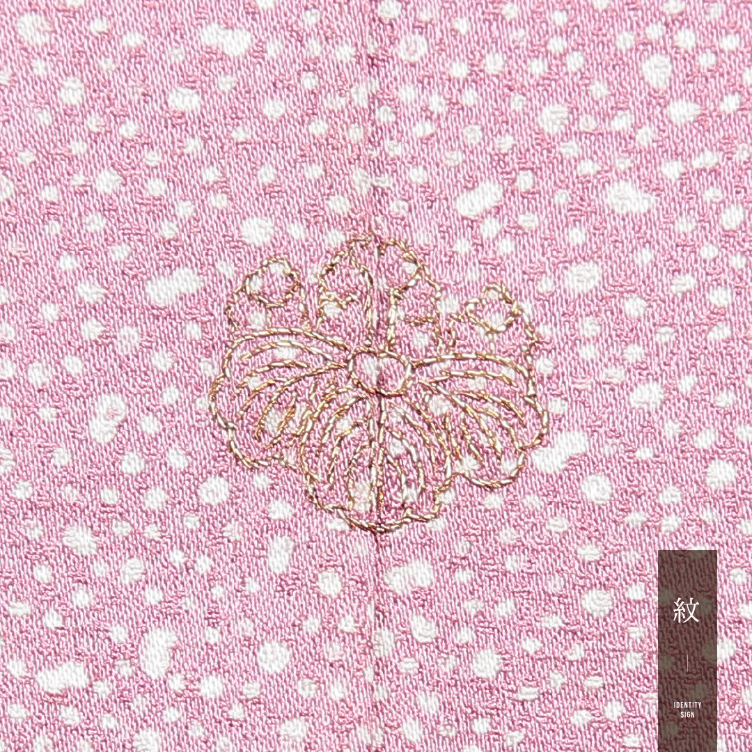 江戸小紋 洗える着物 袷 身丈163cm 裄丈63cm ポリエステル Cランク Lサイズ 広衿 一つ紋(五三桐) セミフォーマル 紋意匠 創作柄 ピンク系 1262-15825