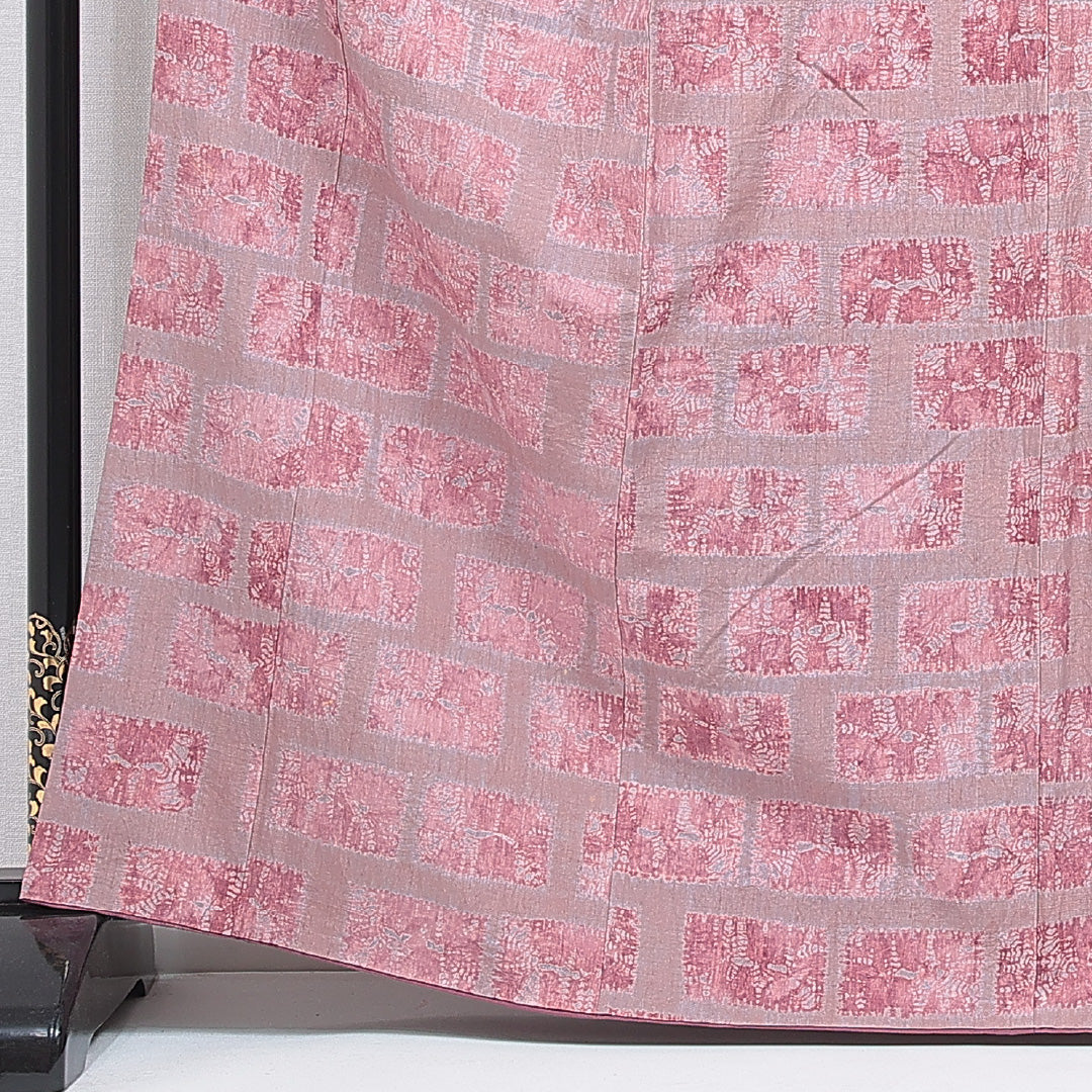 紬 袷 身丈165cm 裄丈67cm 正絹 Cランク XLサイズ 広衿 カジュアル 後染め 格子 ピンク系 1216-16870