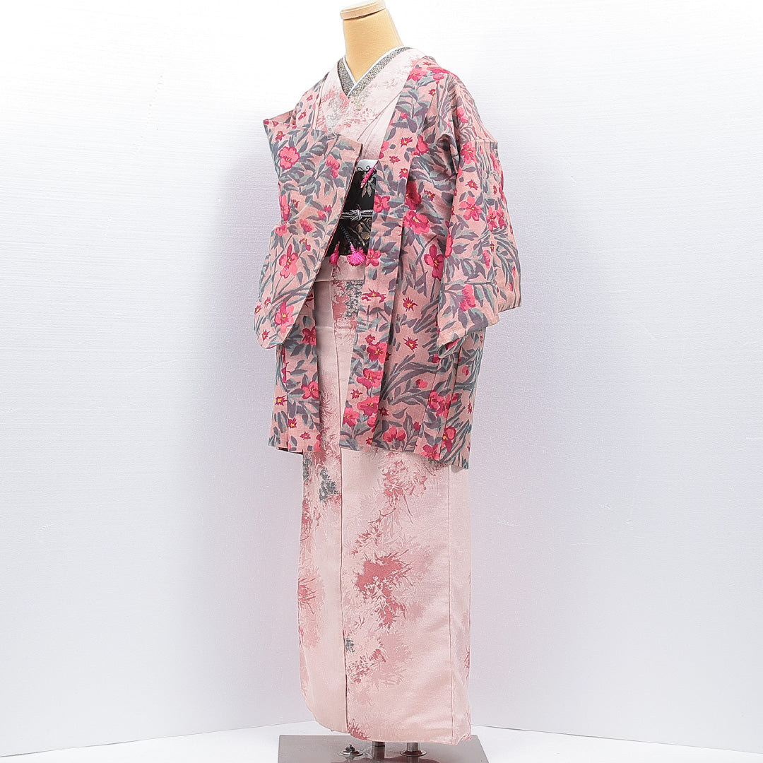 アンティーク 羽織(紬) 袷 身丈83cm 裄丈64cm 正絹 Bランク Mサイズ 紐あり 後染め 花柄 ピンク系 1217-16811