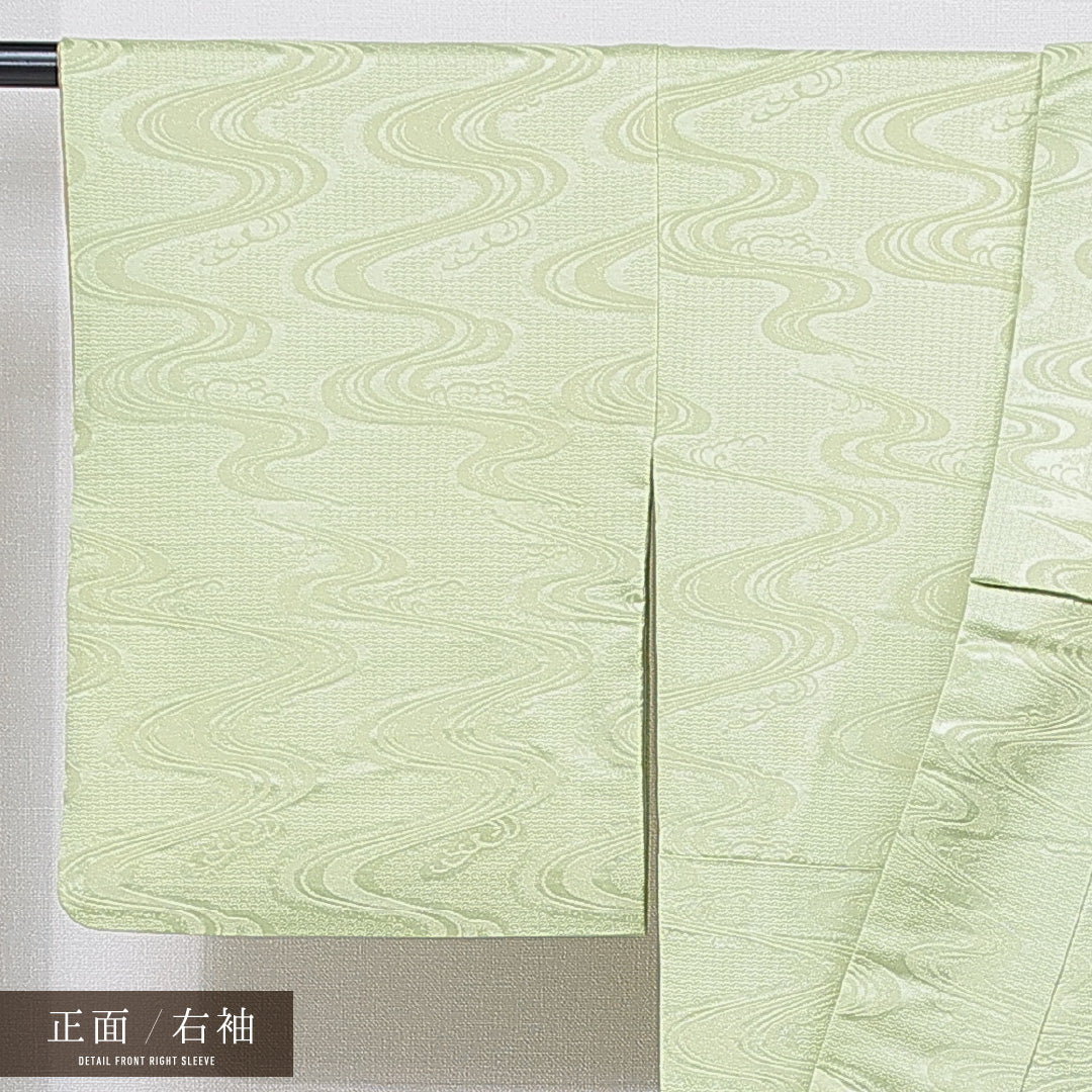 色無地 袷 身丈154cm 裄丈64cm 正絹 Sランク 一つ紋 (五瓜に桜) 紋意匠 (流水) セミフォーマル 広衿 Sサイズ 織り出し 緑系 RP 1219-15591