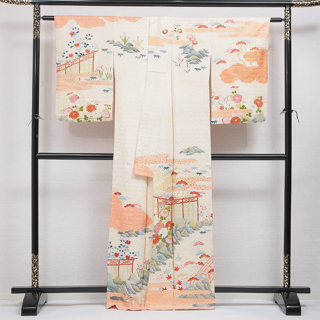 訪問着 袷 身丈166cm 裄丈64cm 正絹 Cランク セミフォーマル 広衿 XLサイズ 紋意匠 金彩 金駒刺繍 対い鶴 風景柄 菊 古典的 重厚感 クリーム系 RP 1217-15975