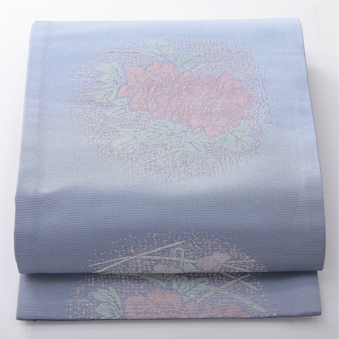 【名古屋帯】未使用品✾やさしい縞に咲く牡丹と萩/刺繍/グレー/八寸/377cm 名古屋帯 秀品 八寸名古屋帯 松葉仕立て トンネル仕立て 草花 鳥 金