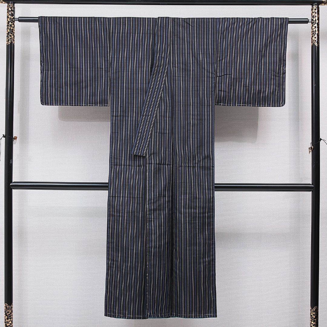 紬 袷 身丈138cm 裄丈63cm 正絹 Aランク カジュアル バチ衿 XSサイズ 縞 紺系 RP 1223-15573