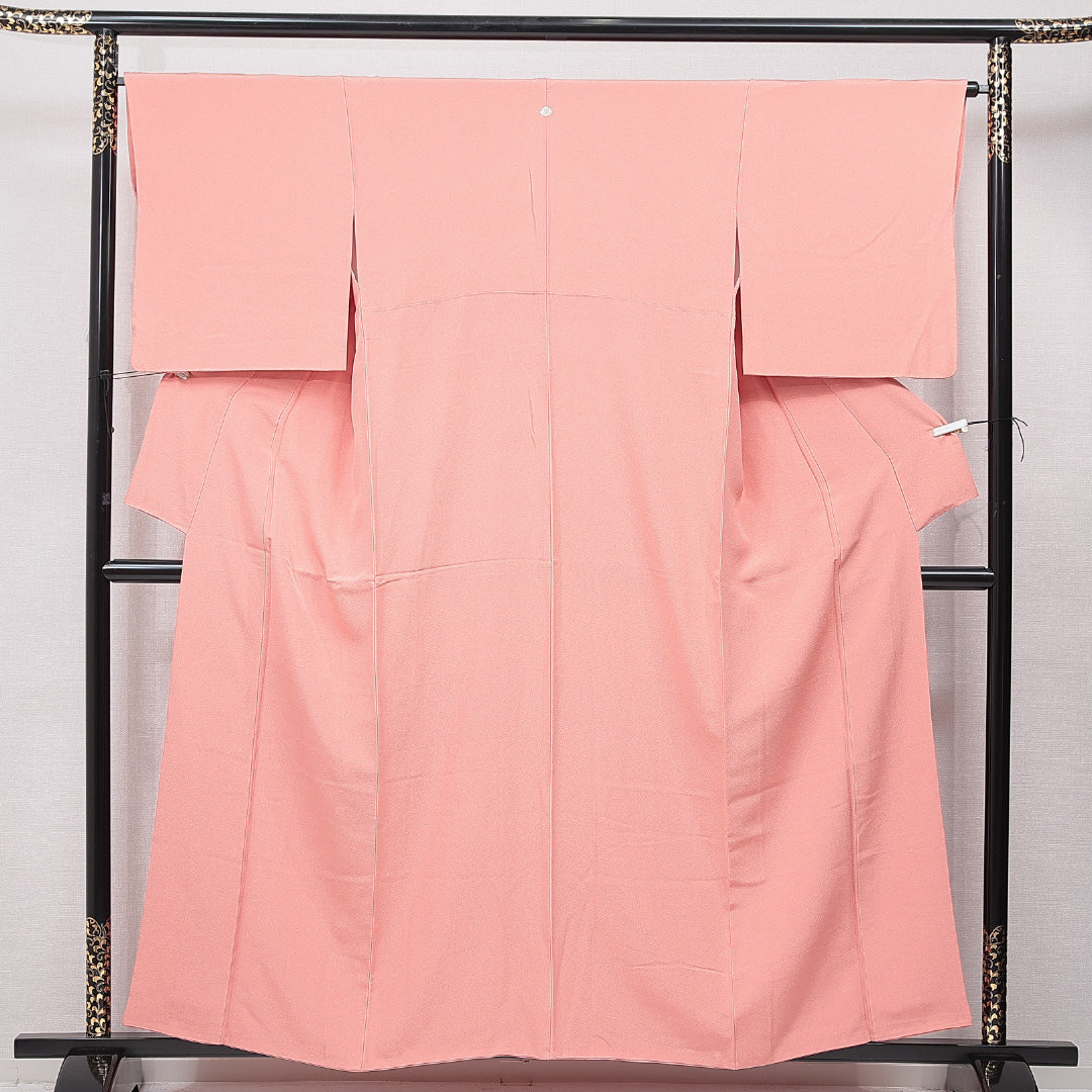 色無地 袷 身丈158cm 裄丈65cm 正絹 Aランク Mサイズ 広衿 一つ紋(剣菱) セミフォーマル 無地 朱系 1214-15652