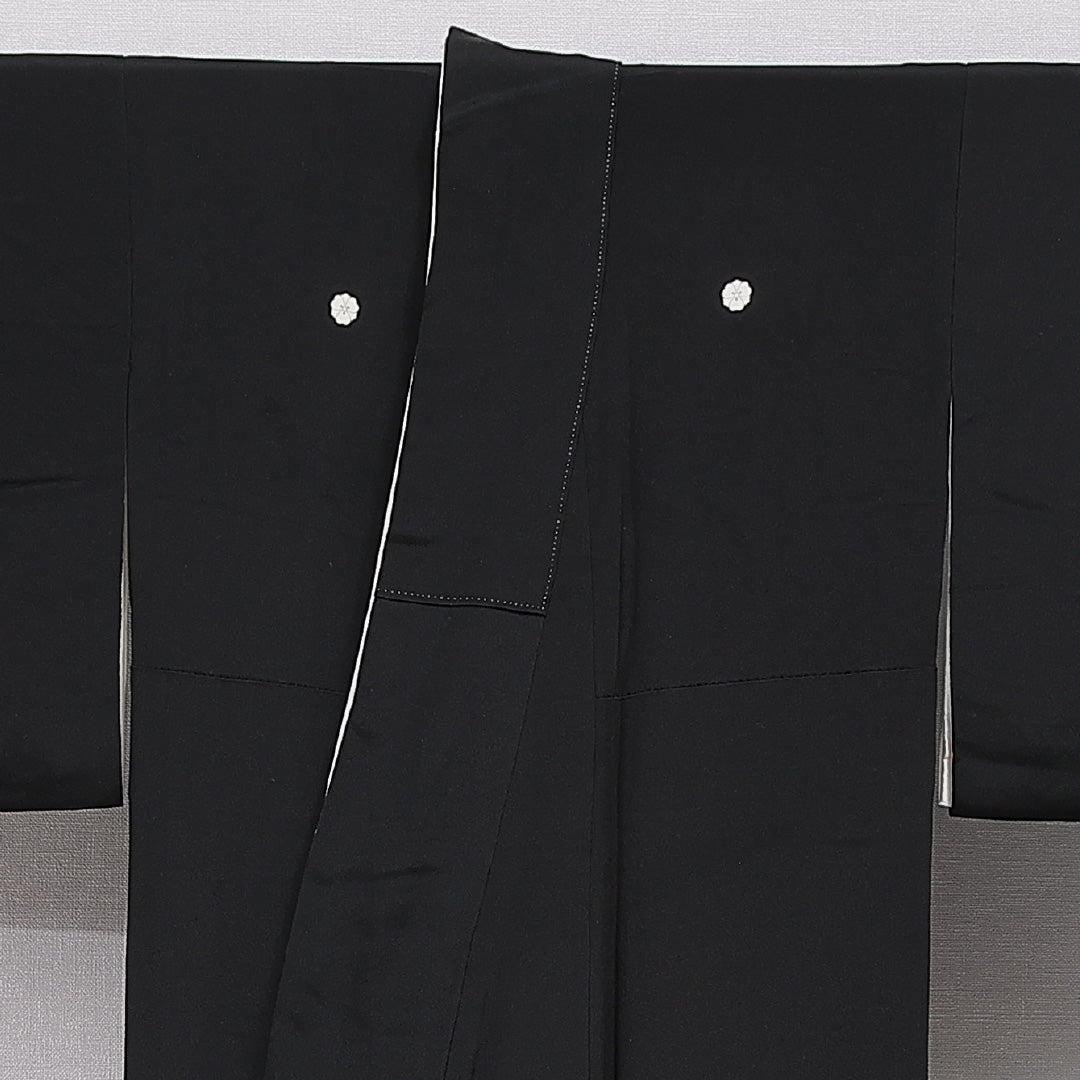 黒留袖 袷 身丈157cm 裄丈62cm 五つ紋 剣片喰 フォーマル Aランク Mサイズ 正絹 比翼仕立て 広衿 鶴 松竹梅 金駒刺繍 1211-F0743