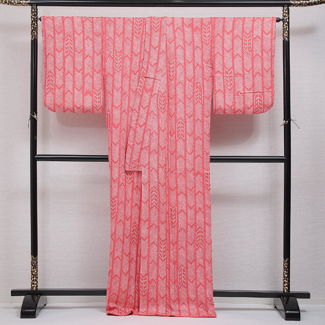 小紋 袷 身丈170cm 裄丈68cm 正絹 Sランク インフォーマル 広衿 2XLサイズ 矢絣 ピンク系 RP 1221-16030