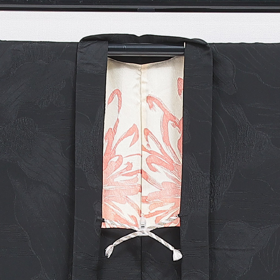 黒羽織 袷 身丈82cm 裄丈65cm 正絹 Sランク 一つ紋 (中陰蔦) セミフォーマル Mサイズ 織り出し 紐あり 創作柄 黒系 RP 1233-16835