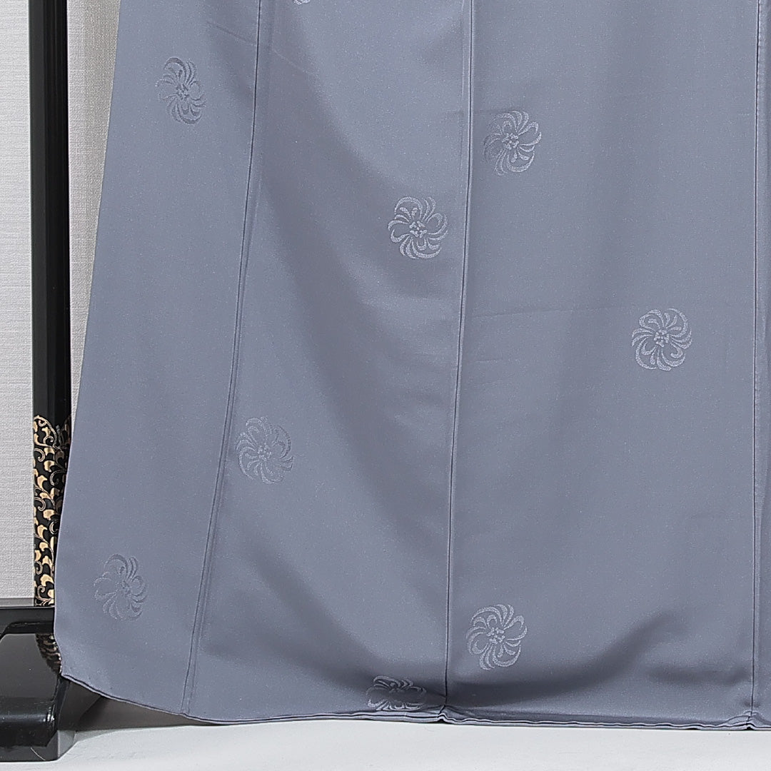 色無地 袷 身丈170cm 裄丈68cm 正絹 Aランク 2XLサイズ 広衿 一つ紋(木瓜に桔梗) セミフォーマル ガード加工 紋意匠 渦菊 無地 グレー系 1214-15116