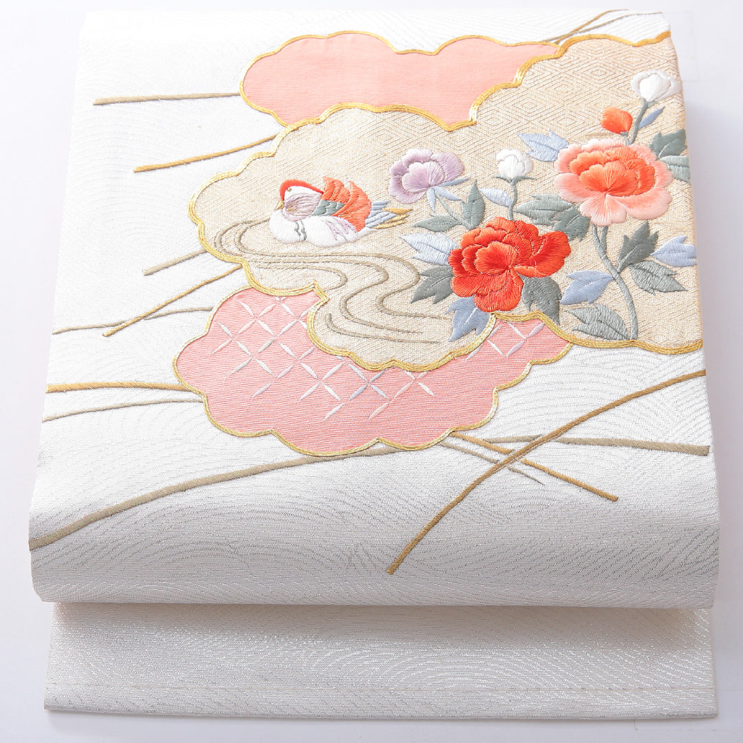 九寸名古屋帯 帯丈355cm セミフォーマル 名古屋仕立て ポイント柄 Sランク 正絹 蘇州刺繍 金駒刺繍 鴛鴦 牡丹 クリーム系 銀系 1224-03912