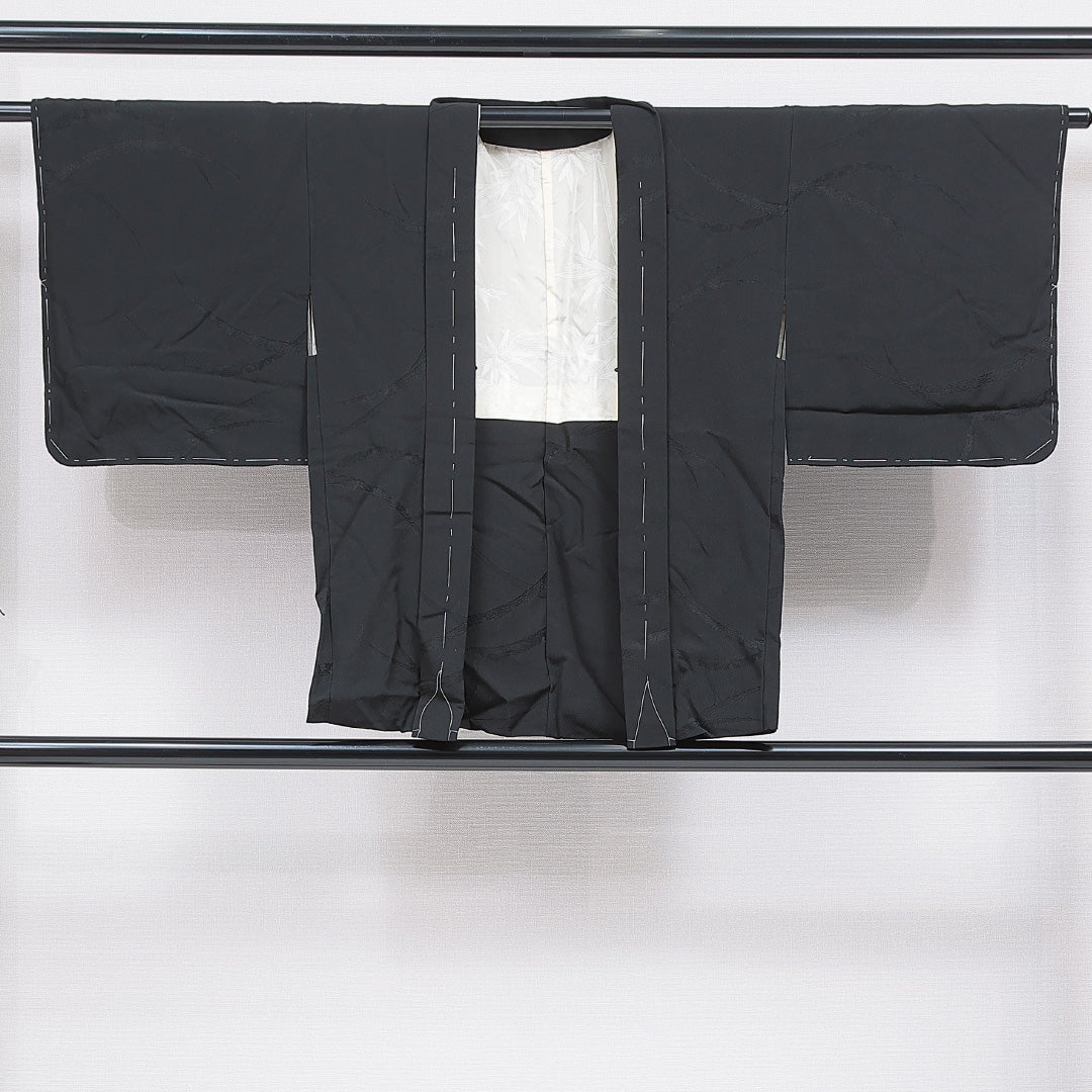 黒羽織 袷 身丈76cm 裄丈64cm 正絹 Sランク Mサイズ 一つ紋(五三桐) セミフォーマル 紋意匠 芝草 黒系 1217-16818