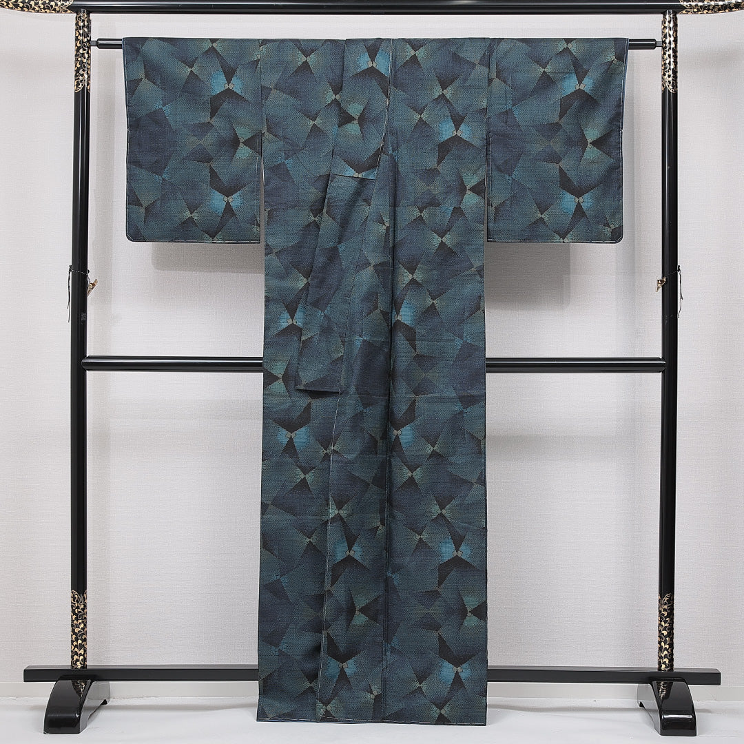 未使用品 大島紬 袷 身丈164cm 裄丈65cm 正絹 Nランク インフォーマル 広衿 Lサイズ 経緯絣 ガード加工 しつけ糸 幾何学柄 青系 PO 1223-15044