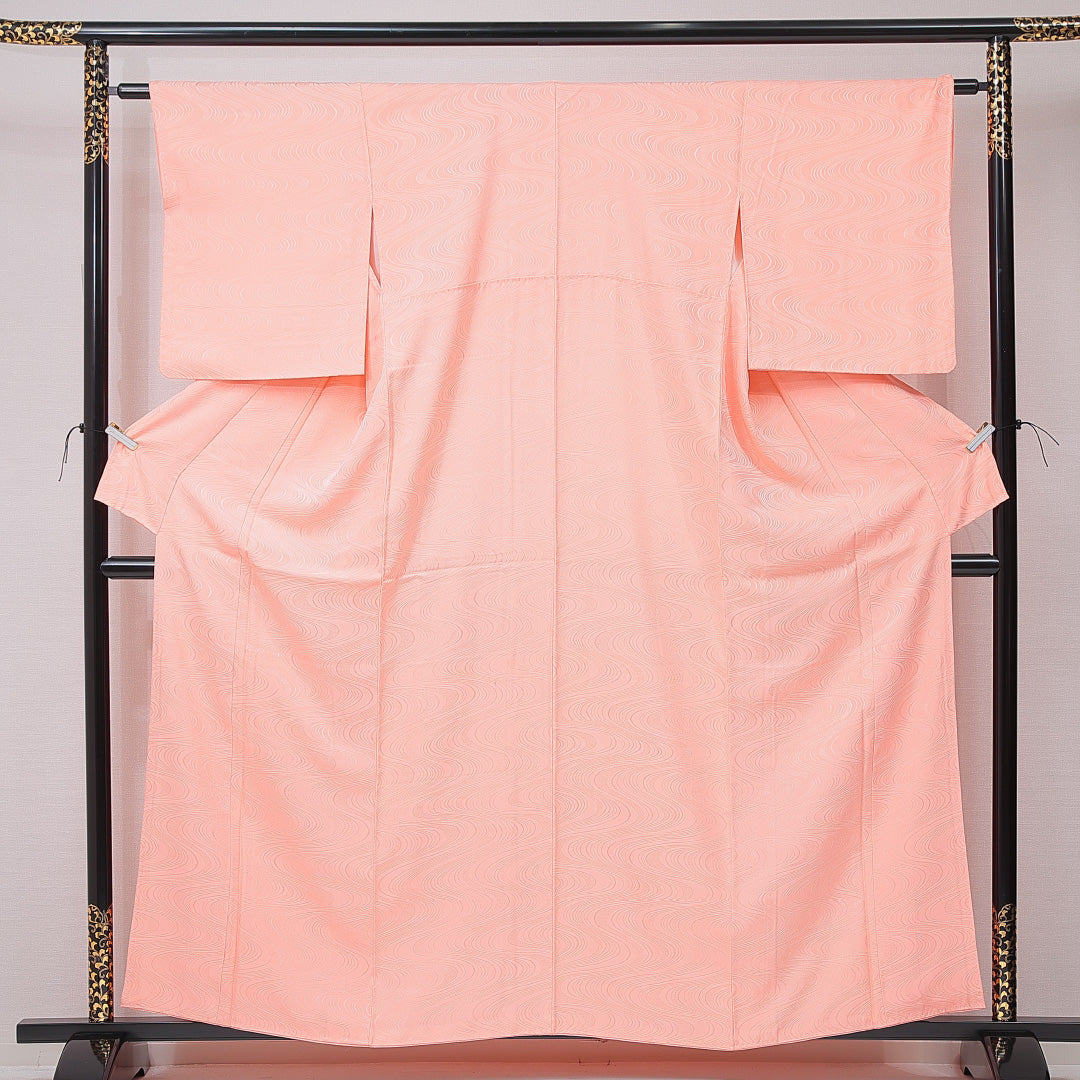 色無地 袷 身丈159cm 裄丈62cm 正絹 Bランク Mサイズ 広衿 インフォーマル 紋意匠 流水 無地 証紙 ピンク系 1214-15117