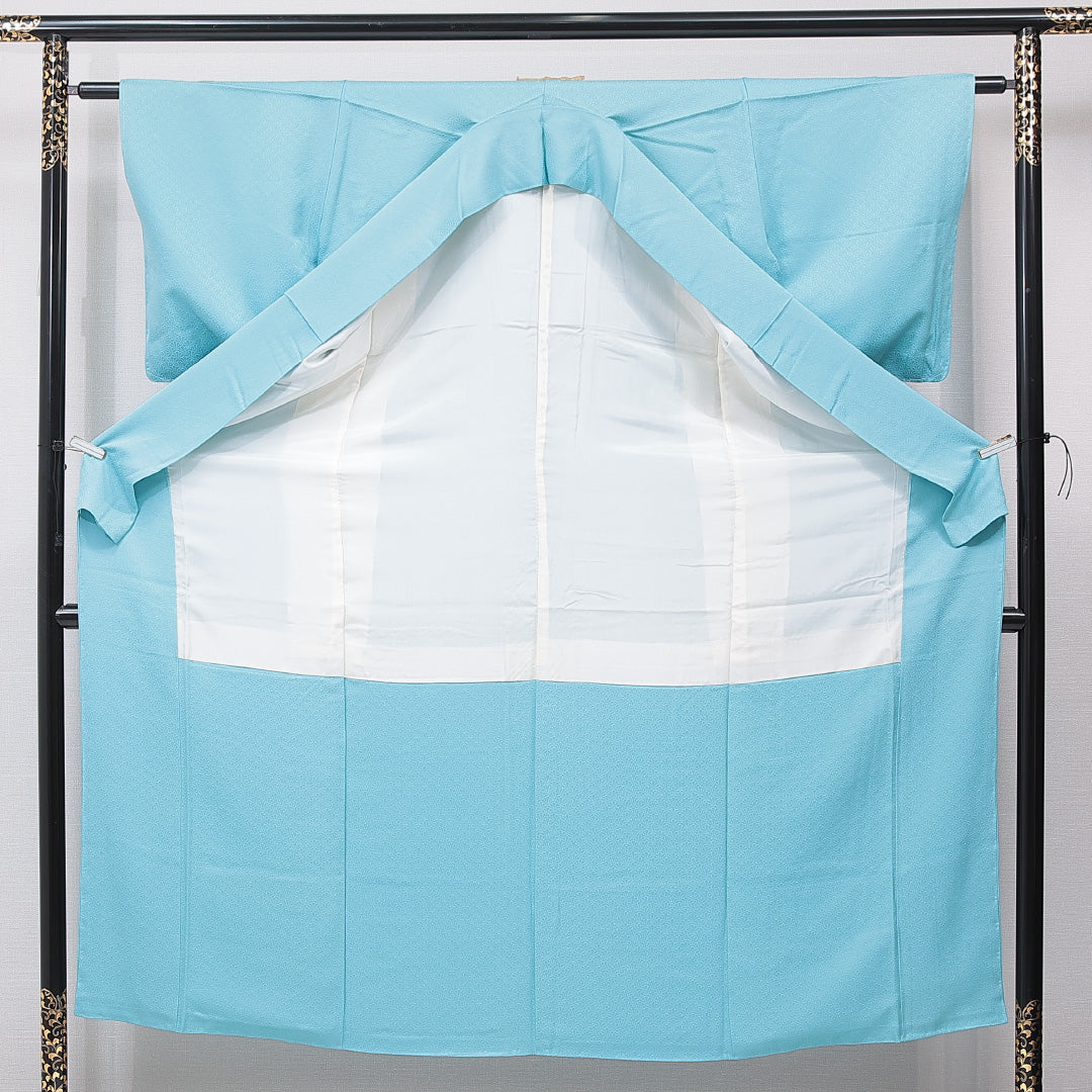 色無地 袷 身丈151cm 裄丈61cm 正絹 Aランク Sサイズ 広衿 一つ紋(五三桐) セミフォーマル 紋意匠 菊 無地 水色系 1214-15900