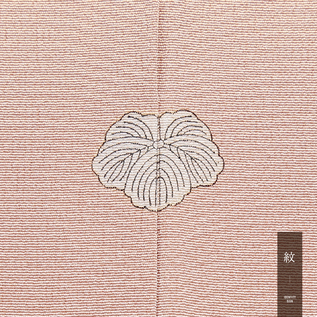 訪問着 袷 身丈155cm 裄丈60cm 正絹 Aランク Mサイズ 広衿 一つ紋(蔦) セミフォーマル 鶴 梅 落款 ピンク系 1212-15489