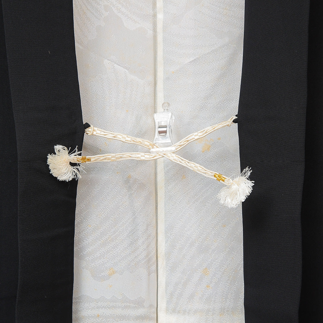 黒羽織 袷 身丈78cm 裄丈62cm 正絹 Cランク 一つ紋 (五三桐) セミフォーマル Sサイズ 絵羽羽織 漆糸 紐あり 草花 黒系 HP 1233-15248
