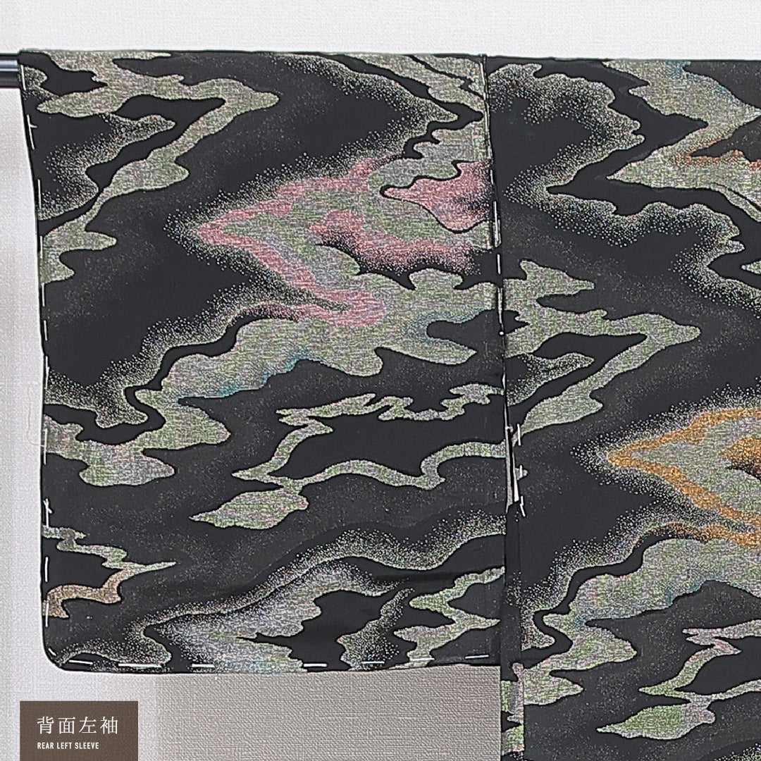 羽織(お召) 袷 身丈78cm 裄丈63cm 正絹 Sランク Sサイズ 一つ紋(五三桐) セミフォーマル 漆糸 黒系 1217-16820