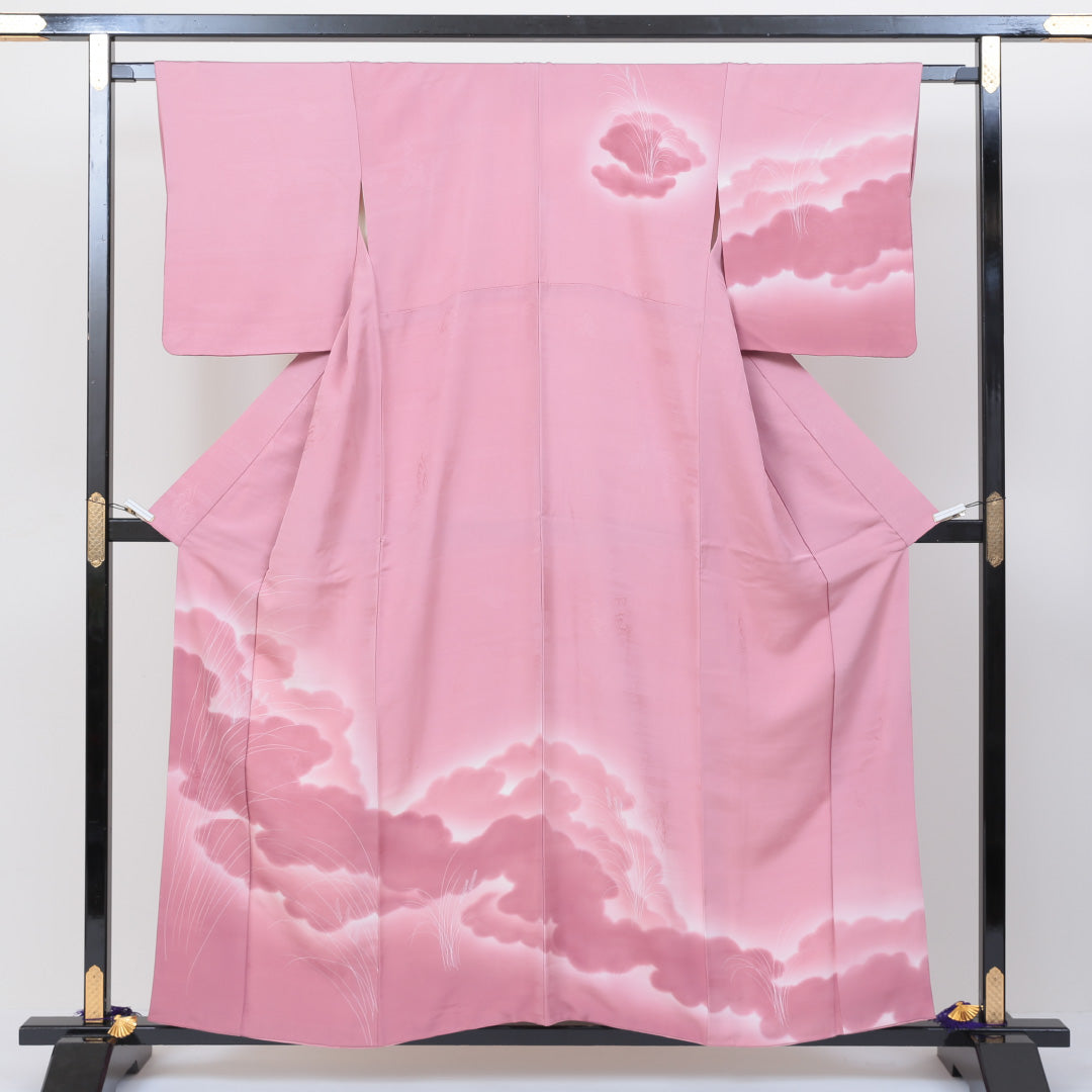 訪問着 袷 身丈157cm 裄丈65cm 正絹 Aランク 紋意匠 (吉祥文様) セミフォーマル バチ衿 Mサイズ 雲取り すすき ピンク系 RP 1217-04046