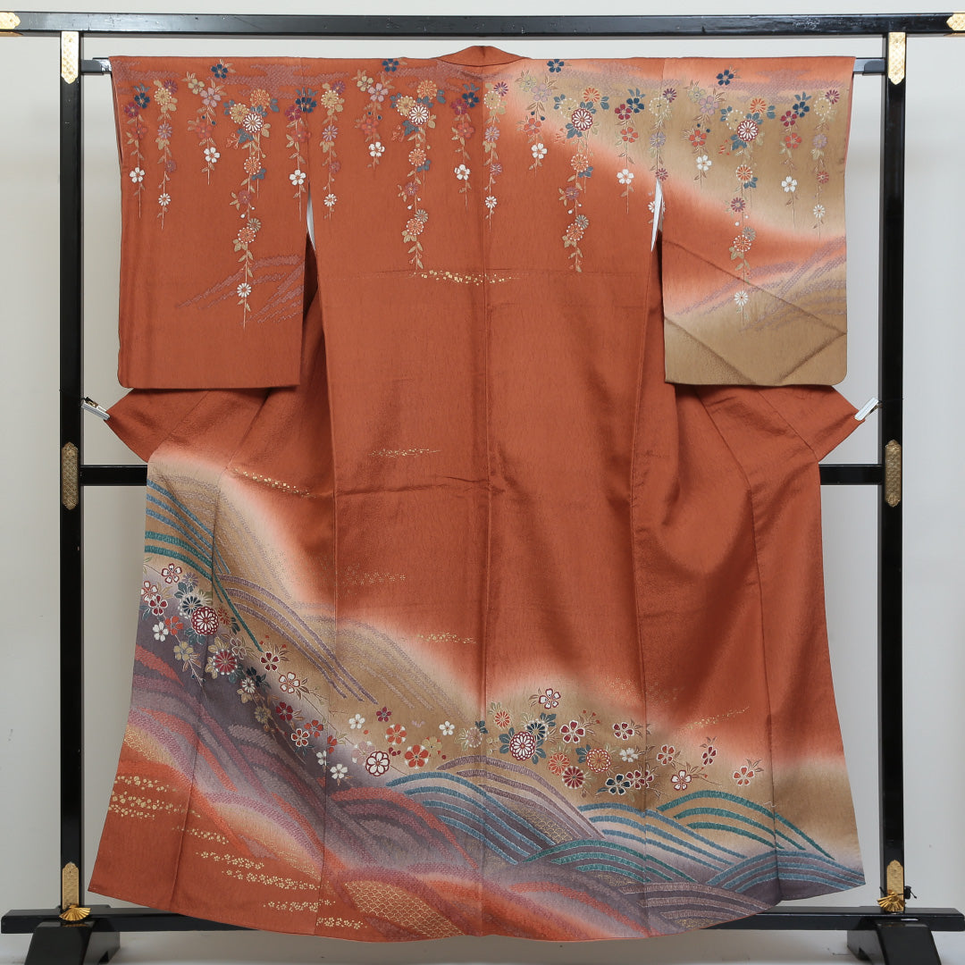訪問着 袷 身丈158cm 裄丈66cm 正絹 Sランク セミフォーマル 広衿 Mサイズ ふくれ織 金彩 遠山 四季草花 茶系 RP 1217-04168