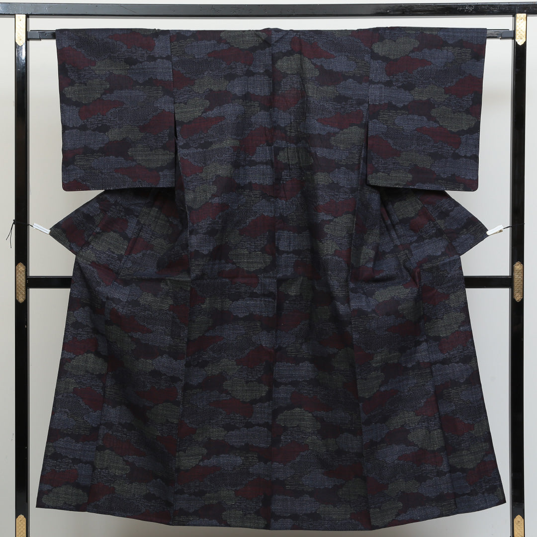 結城紬 単衣 身丈151cm 裄丈64cm 正絹 Sランク カジュアル 広衿 Sサイズ 雲取り 亀甲絣 紺系 PO 1223-02755
