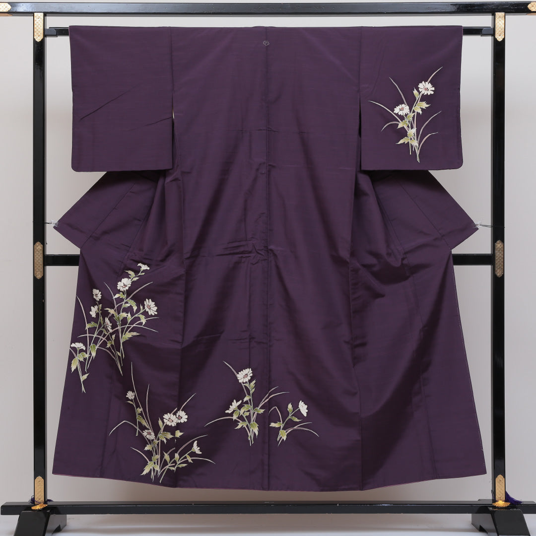 付下げ(牛首紬) 袷 身丈151cm 裄丈63cm 正絹 Sランク Sサイズ 広衿 一つ紋(蔦) インフォーマル 単衣菊 金彩 紫系 1261-04070