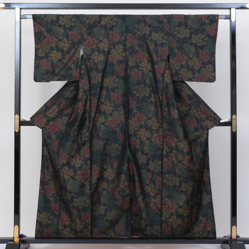 リサイクル着物 大島紬 袷 身丈158cm 黒系 正絹 美品 着物通販の糸