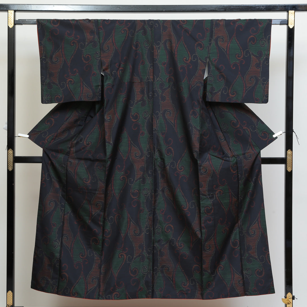 紬(大島紬) アンサンブル 袷 身丈151cm 裄丈63cm 正絹 Sランク Sサイズ 広衿 インフォーマル 紐あり 緯総絣 唐華 紺系 1216-02710