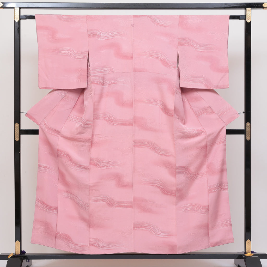 リサイクル着物 色無地 袷 身丈153cm ピンク系 正絹 一つ紋 丸に陰剣片