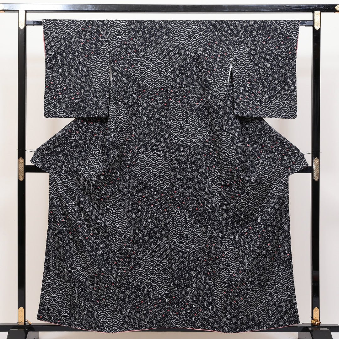 小紋 袷 身丈156cm 裄丈65cm 正絹 Sランク Mサイズ 広衿 インフォーマル 麻の葉 青海波 黒系 1215-00412