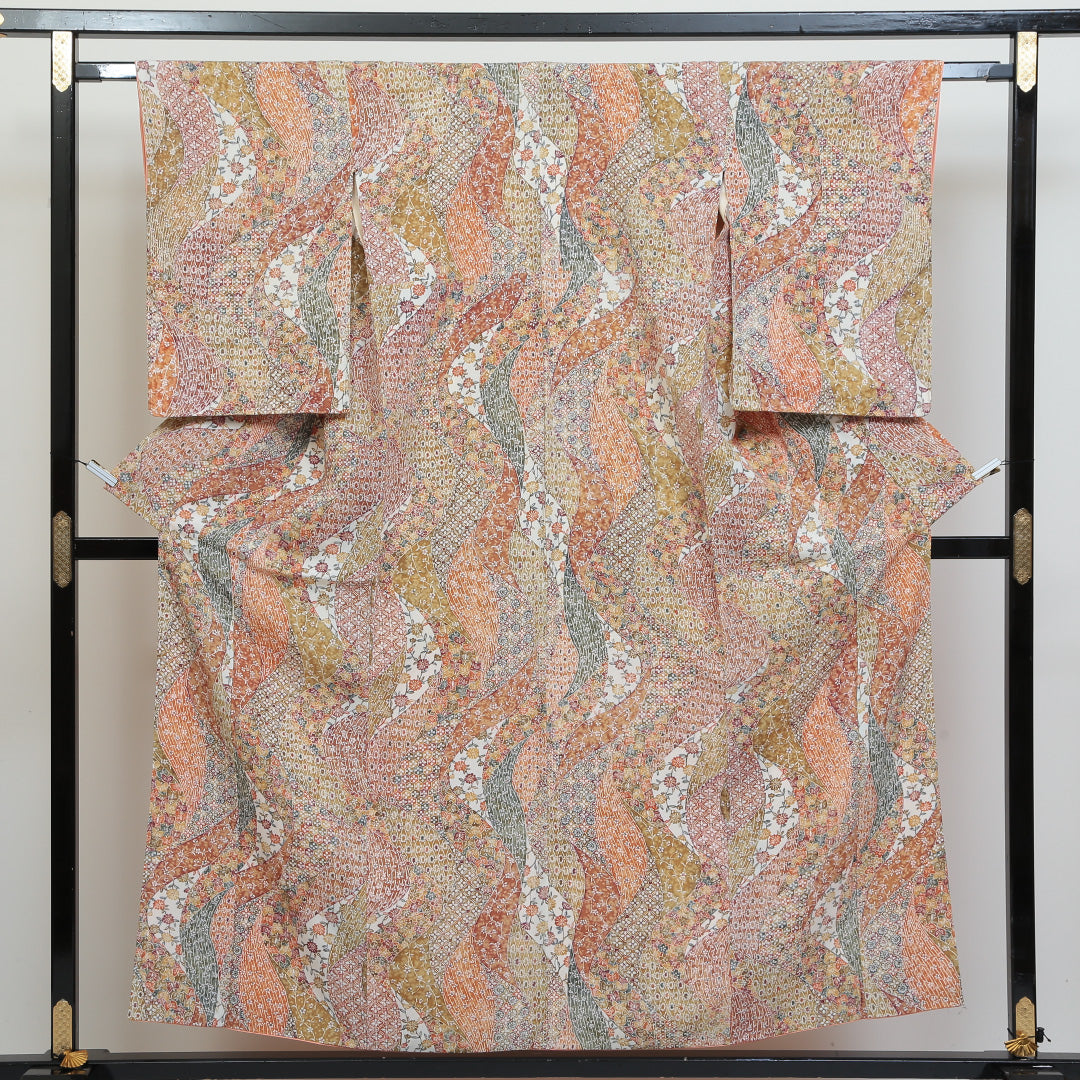 小紋 洗える着物 袷 身丈153cm 裄丈62cm ポリエステル Bランク Sサイズ 広衿 インフォーマル よろけ縞 花柄 朱系 1215-00805