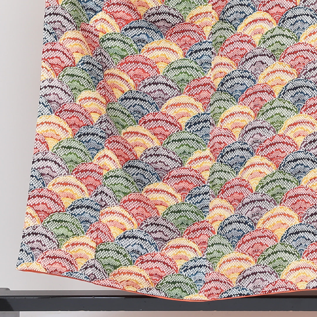 小紋 袷 身丈154cm 裄丈63cm 正絹 Sランク Sサイズ 広衿 インフォーマル ちりめん 青海波 雪輪 しつけ糸 黄系 多色系 1215-00533