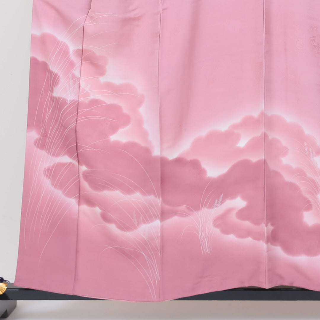 訪問着 袷 身丈157cm 裄丈65cm 正絹 Aランク 紋意匠 (吉祥文様) セミフォーマル バチ衿 Mサイズ 雲取り すすき ピンク系 RP 1217-04046