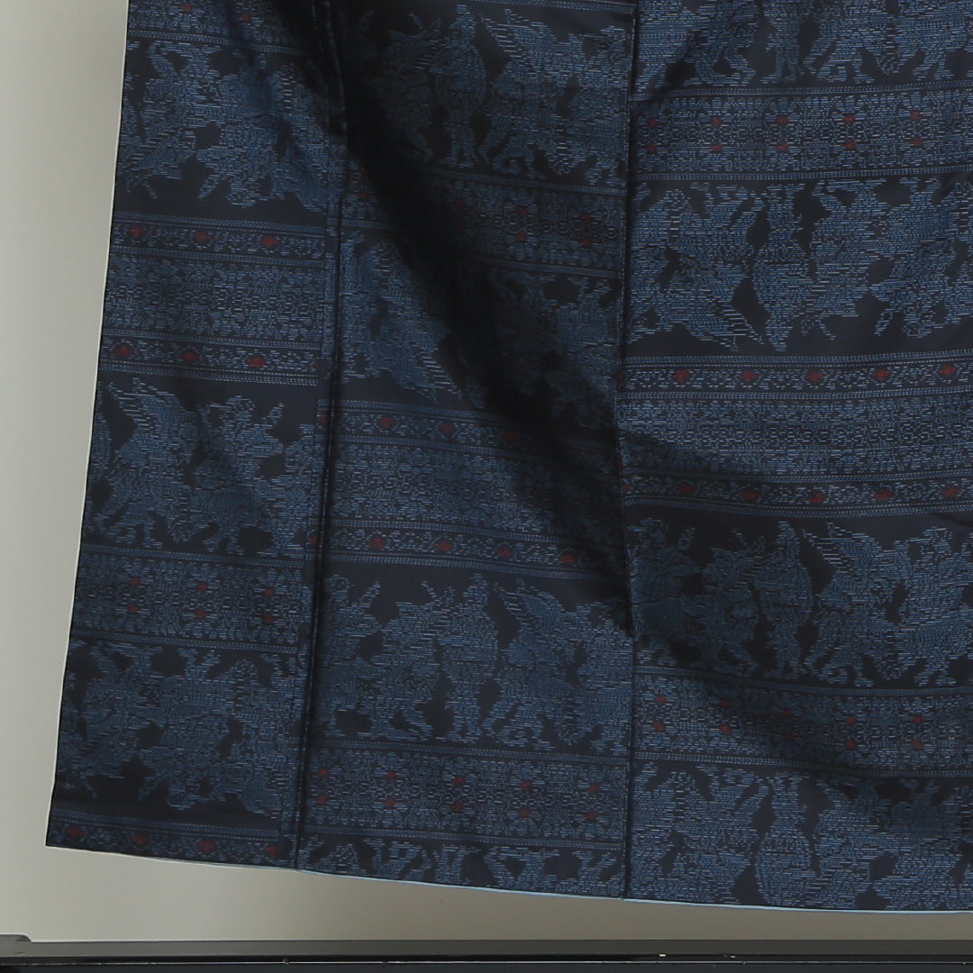 紬(大島紬) 袷 身丈153cm 裄丈64cm 正絹 Sランク Sサイズ 広衿 インフォーマル 緯総絣 コプト柄 紺系 1216-02699