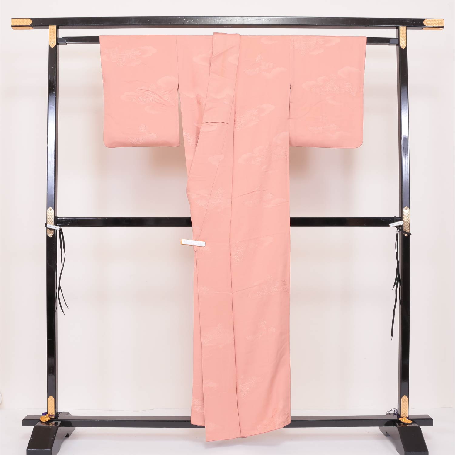 色無地 袷 身丈154cm 裄丈63cm 正絹 Sランク 一つ紋 (蔦) 紋意匠 (楼閣) セミフォーマル 広衿 Sサイズ ピンク系 M4 1219-04851