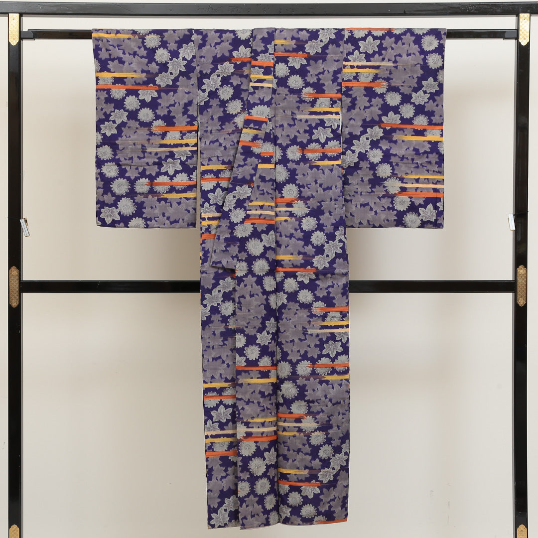アンティーク 銘仙の着物 袷 身丈145cm 裄丈59cm 正絹 Aランク バチ衿 XSサイズ 菊 紅葉 紫系 RP 1223-00909