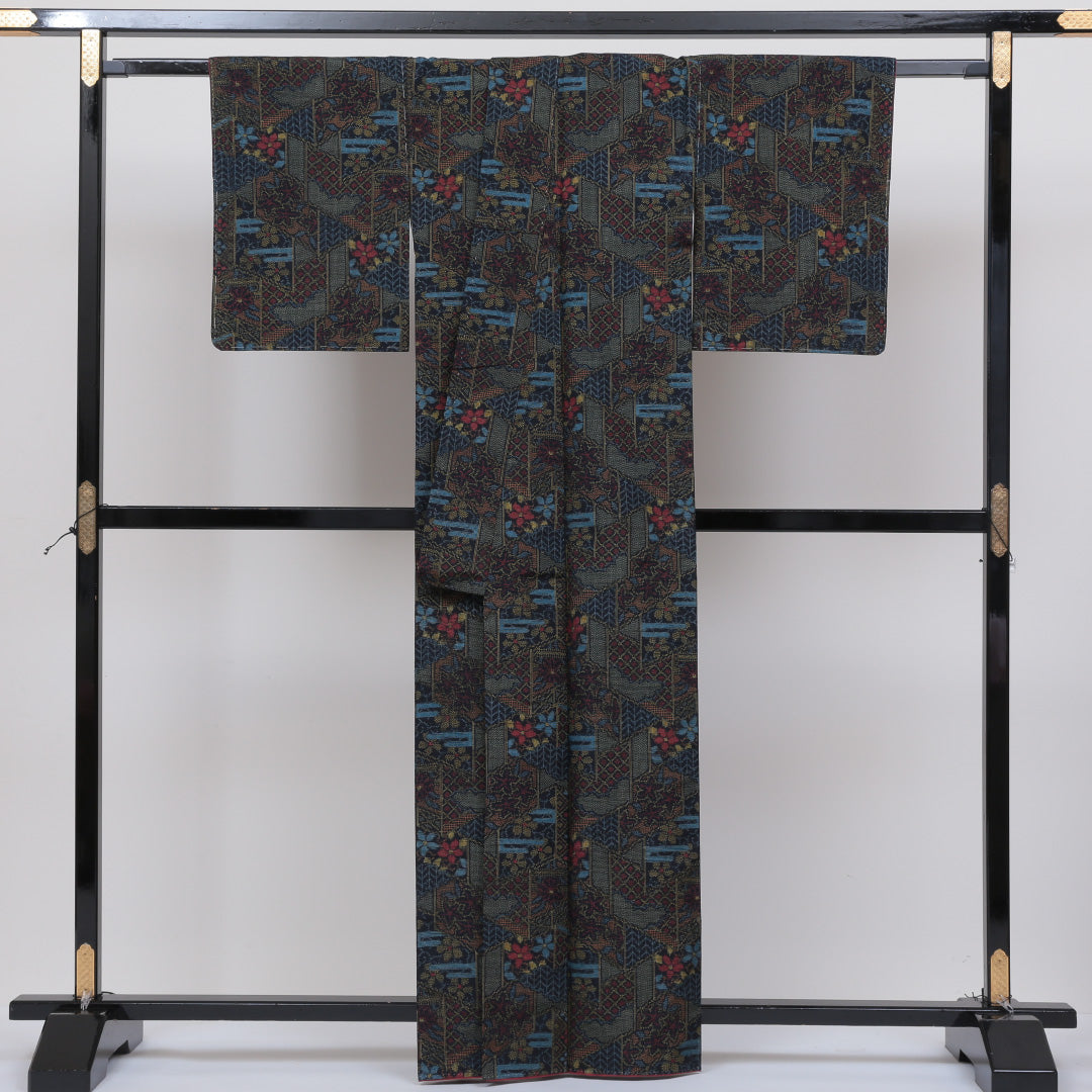 紬 袷 身丈161cm 裄丈64cm 正絹 Aランク カジュアル 広衿 Lサイズ しつけ糸 花柄 紺系 HP 1223-02572