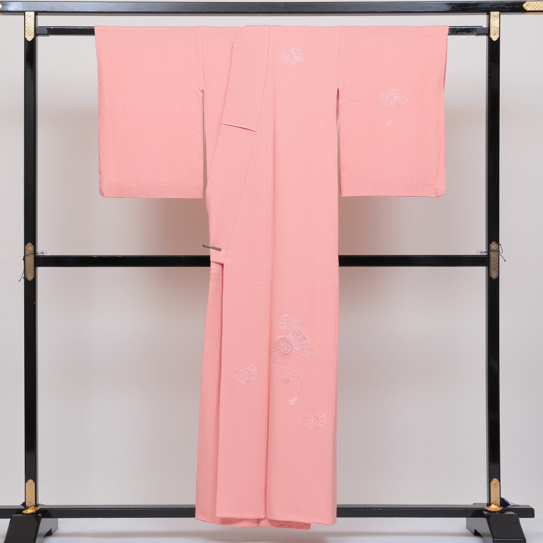 付下げ 袷 身丈151cm 裄丈65cm 正絹 Sランク 一つ紋 (七宝に花菱) セミフォーマル 広衿 Sサイズ 刺繍 鼓 ピンク系 RP 1218-04074