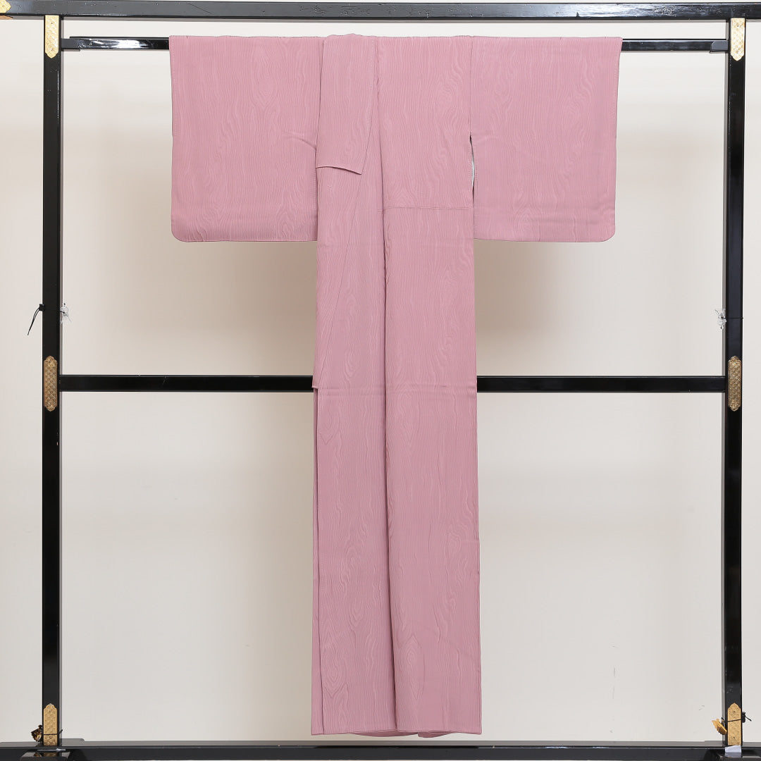 色無地 袷 身丈148cm 裄丈62cm 正絹 Sランク 一つ紋 (花菱) 紋意匠 (木目) セミフォーマル 広衿 XSサイズ ピンク系 M4 1219-04935
