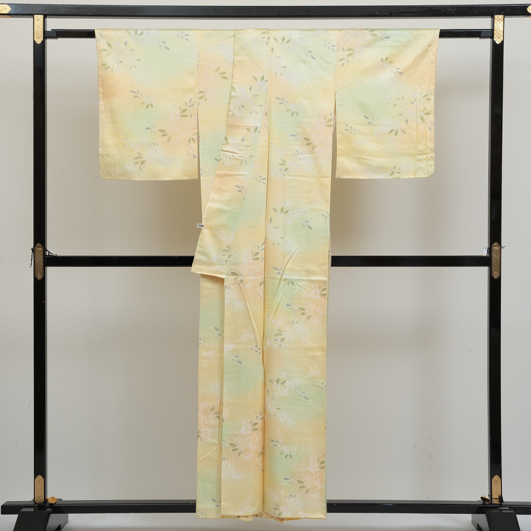 洗える着物 小紋 袷 身丈156cm 裄丈63cm ポリエステル Aランク 紋意匠 (紗綾型) インフォーマル 広衿 Mサイズ ぼかし染 花柄 黄系 RP 1221-00903