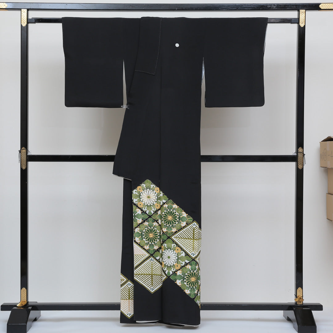 黒留袖 五つ紋 剣片喰 身丈159cm 裄丈65cm Sランク 正絹 袷 広衿 M 柏の葉 菱 菊 フォーマル 黒系 1211-F0142