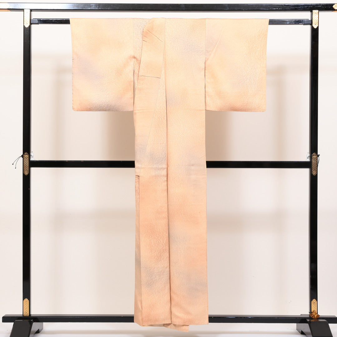 色無地 袷 身丈153cm 裄丈62cm 正絹 Bランク Sサイズ 広衿 インフォーマル ふくれ織 ぼかし染 朱系 1214-04910