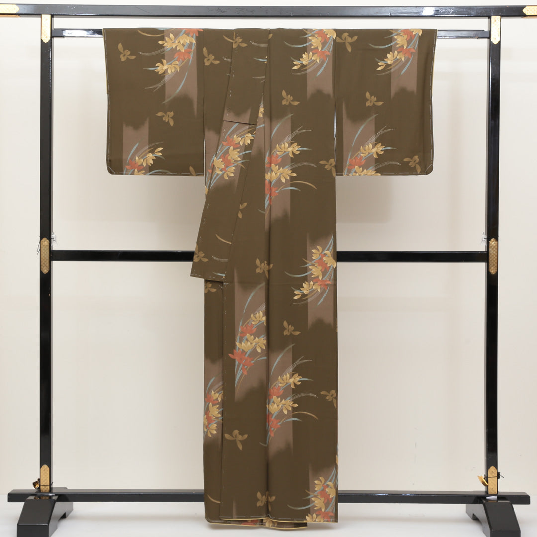 未使用品 洗える着物 小紋 袷 身丈160cm 裄丈64cm ポリエステル Sランク インフォーマル 広衿 Lサイズ しつけ糸 植物柄 茶系 RP 1221-00636