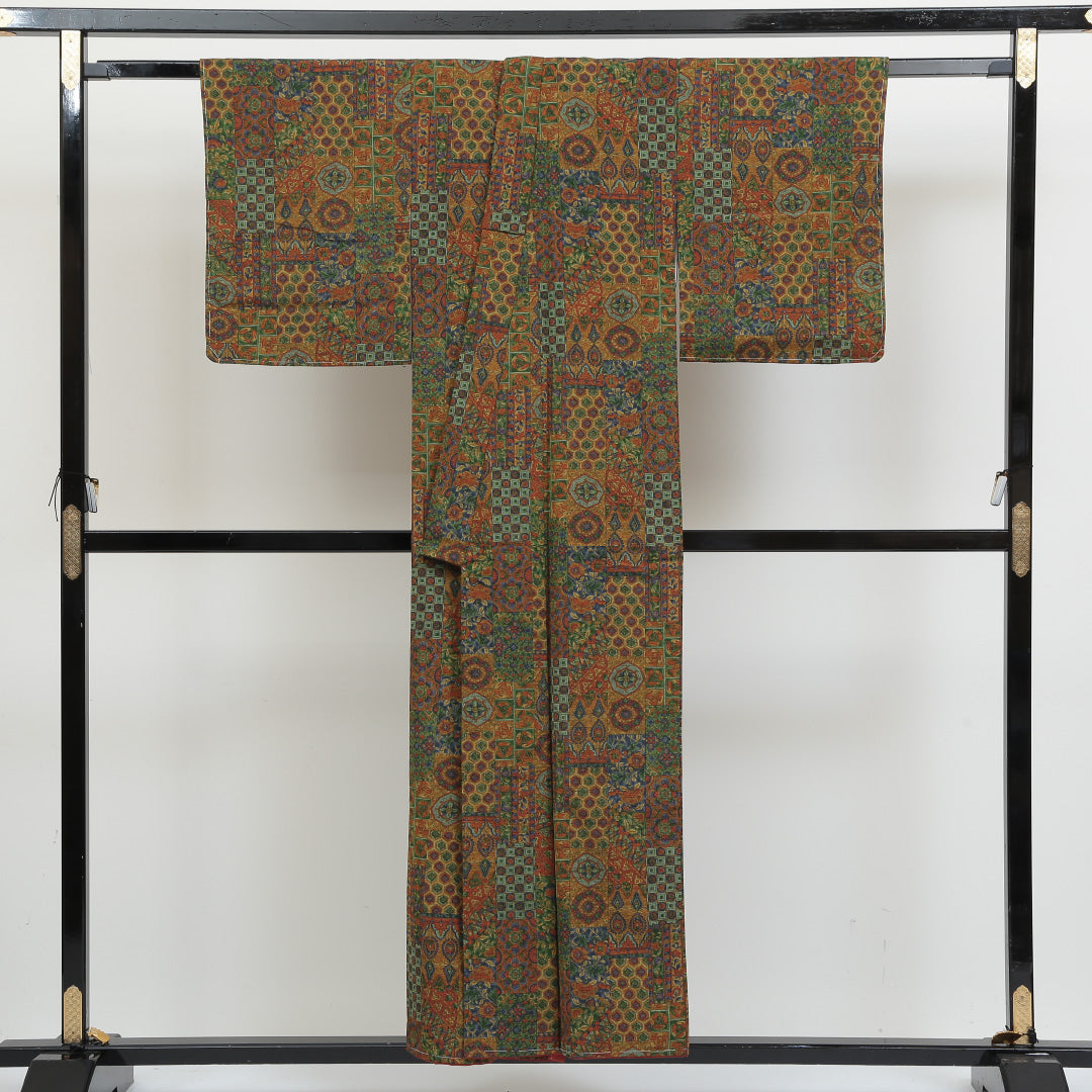 小紋 袷 身丈153cm 裄丈62cm 正絹 Sランク インフォーマル バチ衿 Sサイズ 更紗 しつけ糸 吉祥文様 茶系 RP 1221-00899